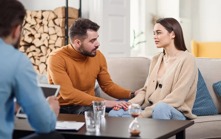 Çift ve İlişki Danışmanlığı Nedir? Sağlıklı İletişim ve Güven Nasıl Yeniden Kurulur?